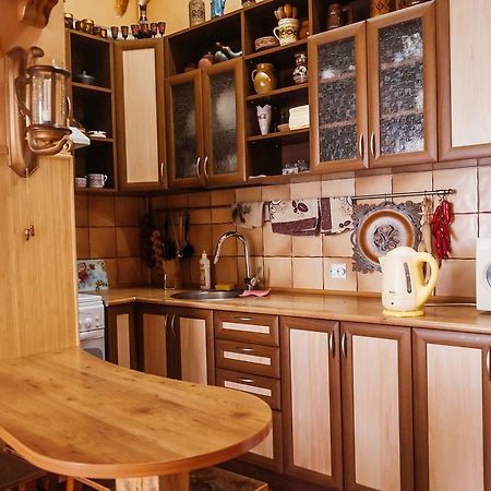 Apartment Na Shevchenka 3 Lviv Exteriör bild